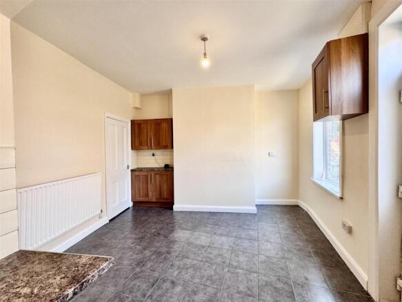 2 bed Terraced to rent Image 10
