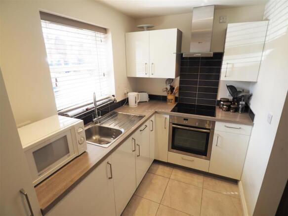 Modern Fitted Kitchen 422
