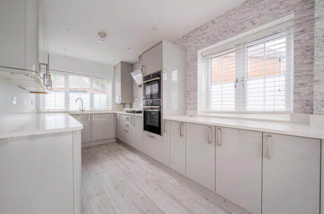 1371396-25-68f5fa...