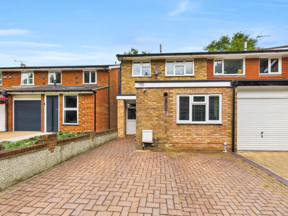 CAM01354G0-PR0570-STILL021