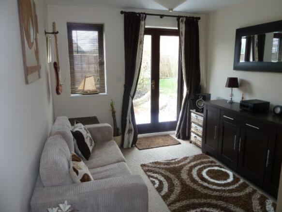 BEDROOM/STUDY