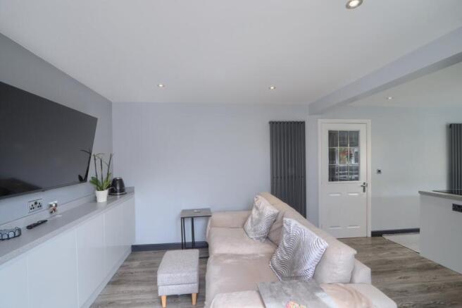 5 bed Detached for sale Image 4