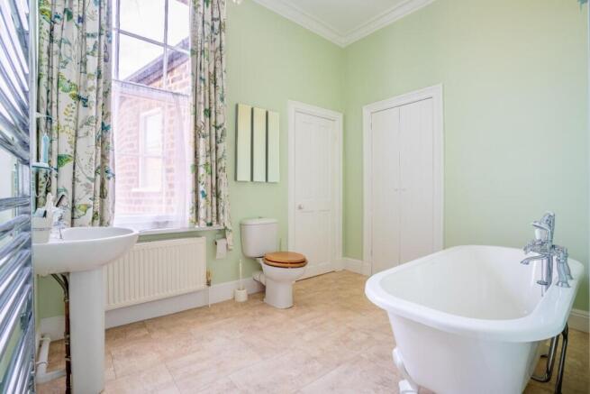 5 bed Terraced for sale Image 11