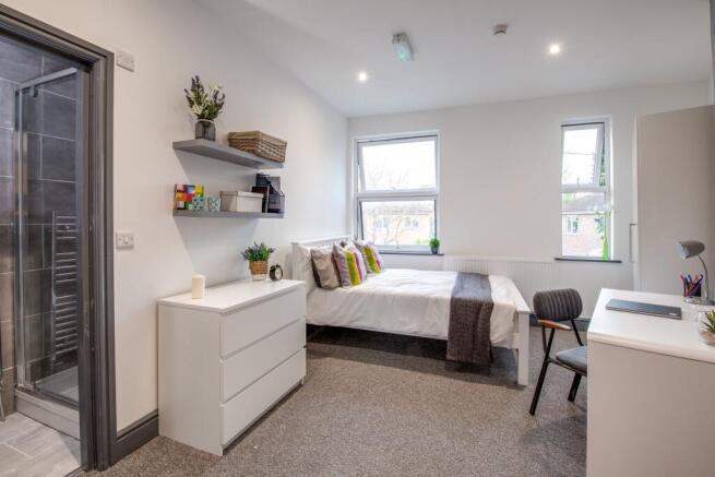 6 Double Bedrooms with En-suite