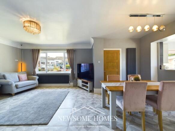 Lounge/ Dining Room