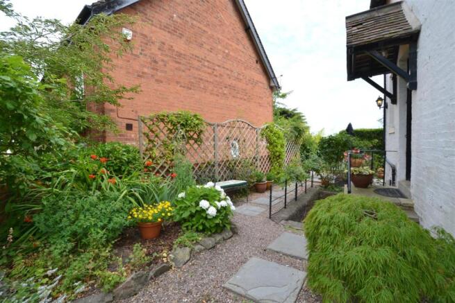 sidegarden2.jpg