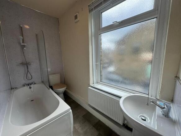 2 bed House to rent Image 5