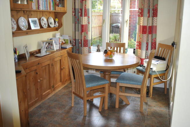 BREAKFASTING AREA OF KITCHEN