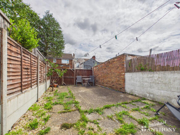 CAM03852G0-PR0715-STILL009
