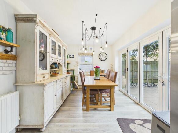 CAM04018G0-PR0483-STILL008