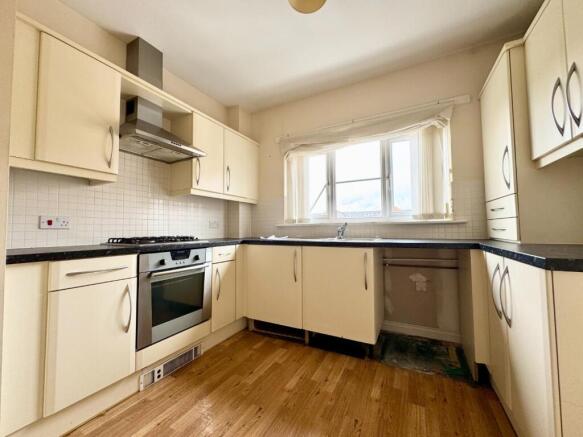 2 bed Flat for sale Image 4