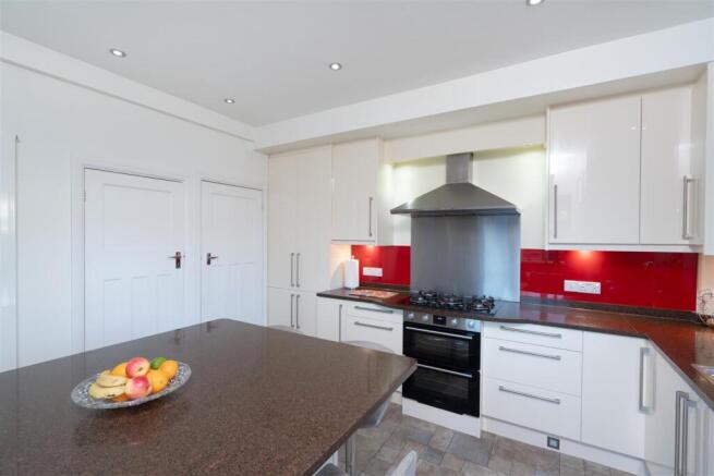 Southfield Drive, Moortown photo 4