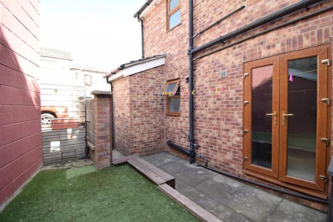 3 bed Town House to rent Image 12