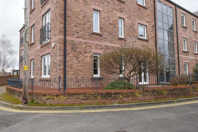 1 Tudor Court b.jpg