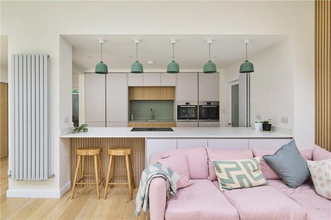5 bed Detached for sale Image 4