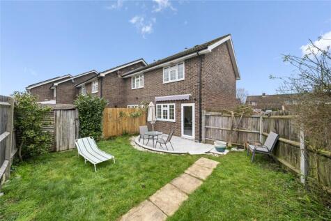 Cricketers Close, Chessington, KT9