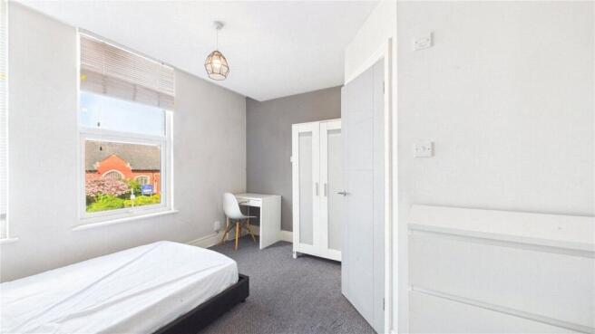 12 bed Apartment to rent Image 12