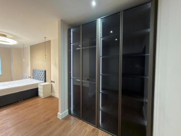 1 bed Apartment to rent Image 11