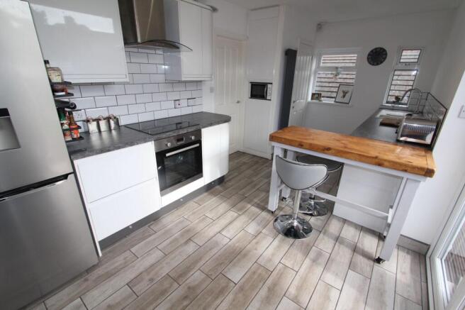 3 bed Semi-Detached to rent Image 8