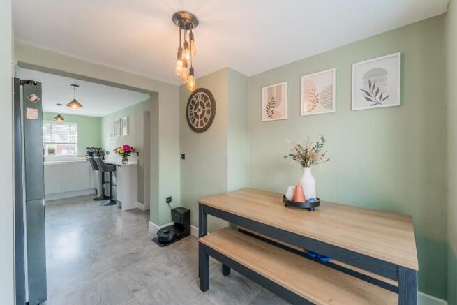 4 bed Detached for sale Image 6