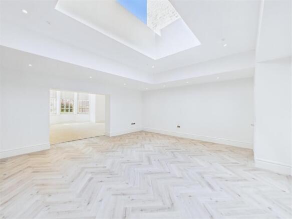 2 bed Apartment for sale Image 11