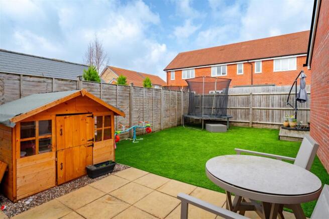 4 Fieldfare Gardens 45.jpg