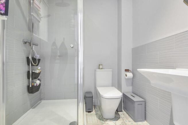 Ensuite to master...
