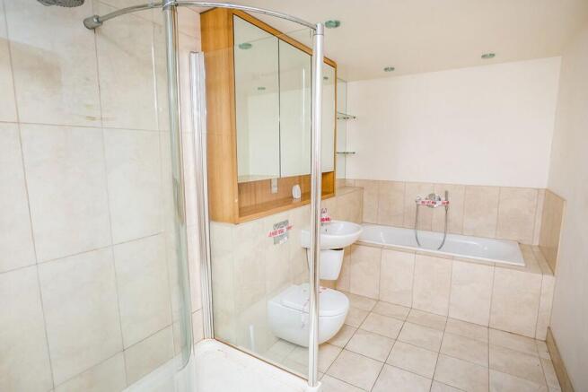 2 bed Apartment for sale Image 6