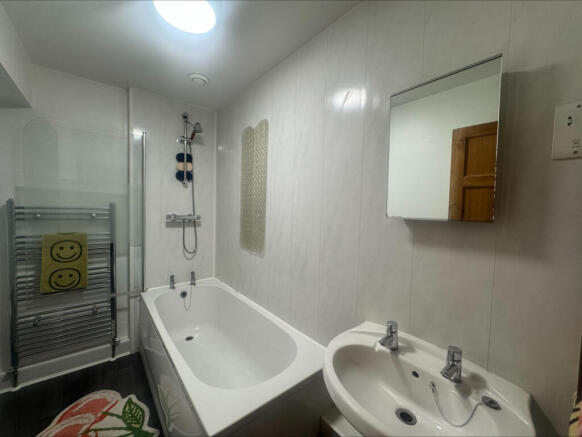 2 bed Terraced to rent Image 10