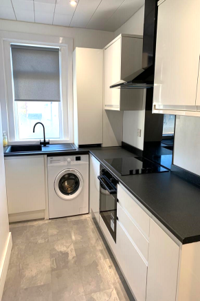 FITTED KITCHEN