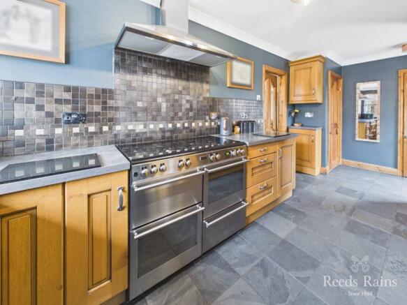 3 bed Semi-Detached for sale Image 6