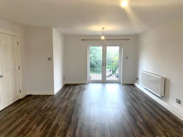 LOUNGE/KITCHEN
