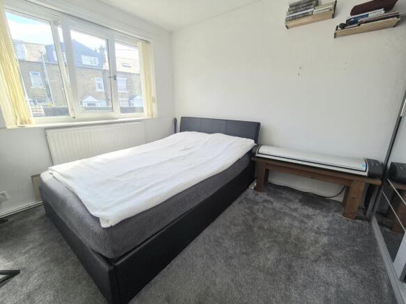 3 bed Terraced to rent Image 4