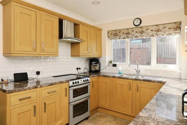 3 bed Semi-Detached for sale Image 6