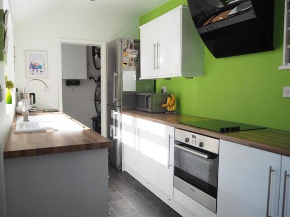 Modern Fitted Kitchen 725