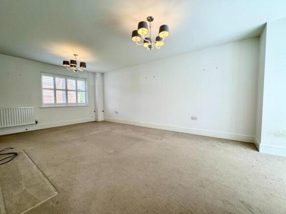 4 bed Detached for sale Image 7