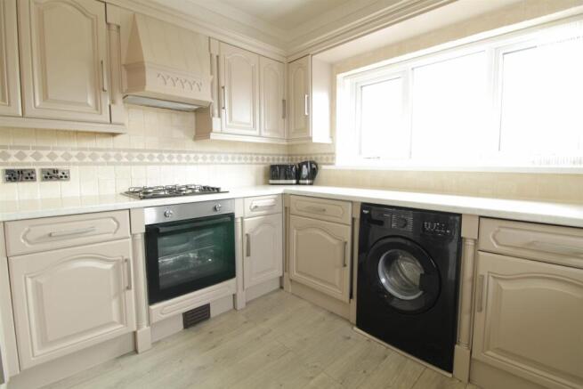 5 - Kitchen 2.jpg