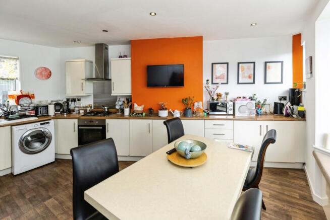 Kitchen/Dining
