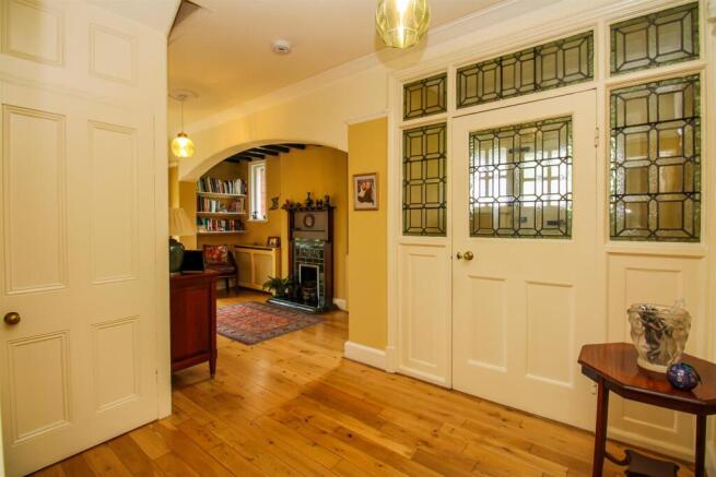 4 bed Detached for sale Image 3
