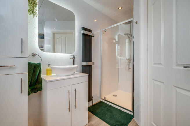 4 bed Detached for sale Image 9