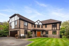 4, Drakes Close, Esher KT10 8PQ