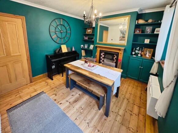 f47ff017-Dining 20Room.jpg