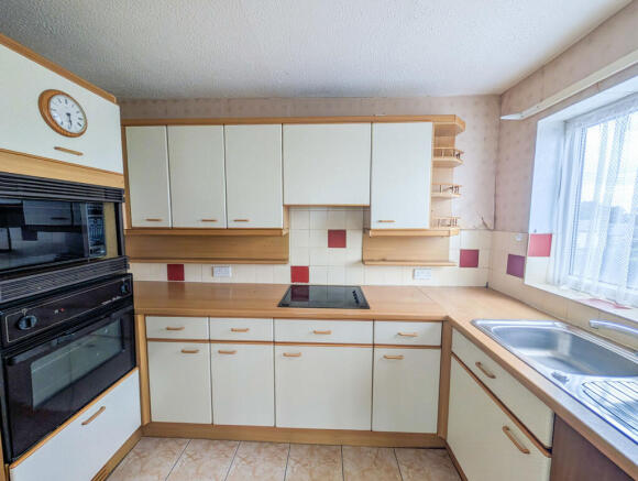 3 bed Apartment for sale Image 4