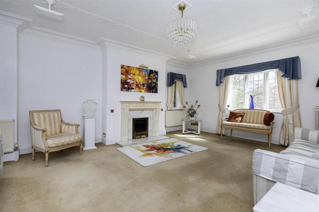 4 bed Detached for sale Image 6