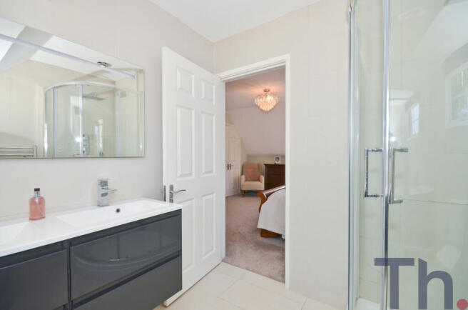En-suite to Bedroom 1.JPG