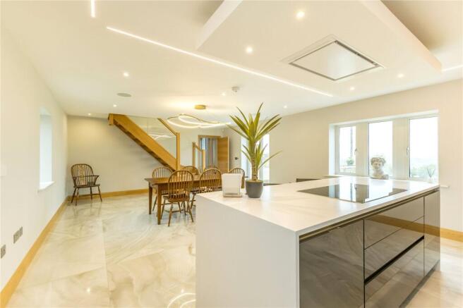 4 bed House for sale Image 10