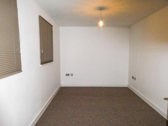 2 bed Flat to rent Image 4