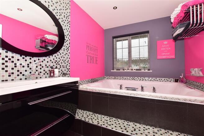 En-Suite Bathroom