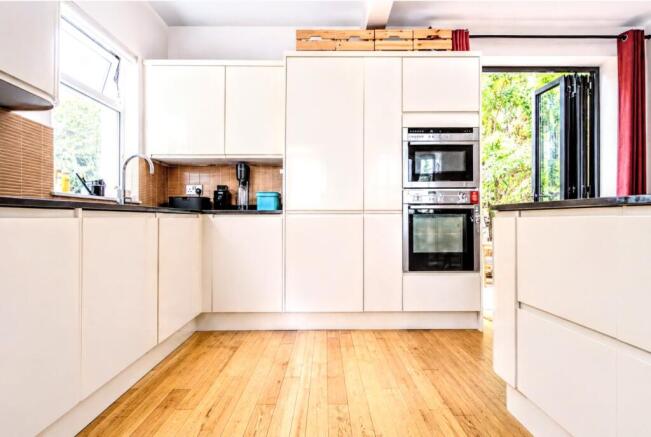 3 bed Semi-Detached to rent Image 5