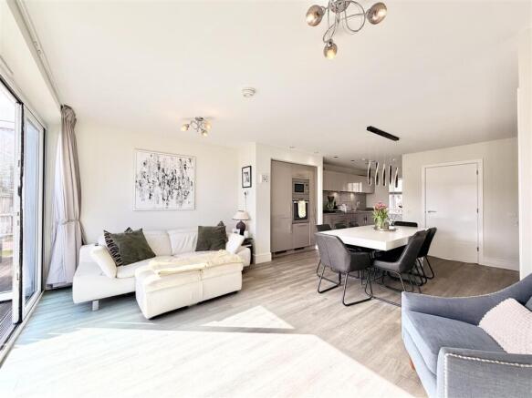 Lounge/ Kitchen/ Diner